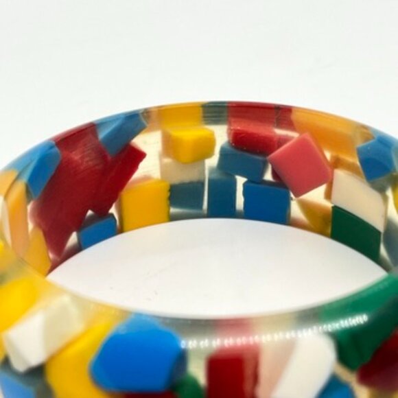 VINTAGE LUCITE COLORFUL CUBE RECTANGLE POP ART BANGLE BRACELET CLEAR GEOMETRIC - Picture 10 of 14